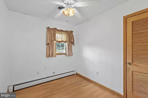 Bedroom - 504 Swan Rd, Salisbury, MD 21801 photo 3 of 4