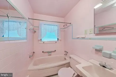Bath - 504 Swan Rd, Salisbury, MD 21801 photo 3 of 3