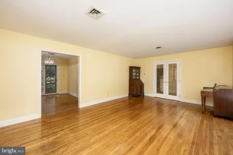 Living - 518 Loblolly Ln, Salisbury, MD 21801 photo 5 of 10