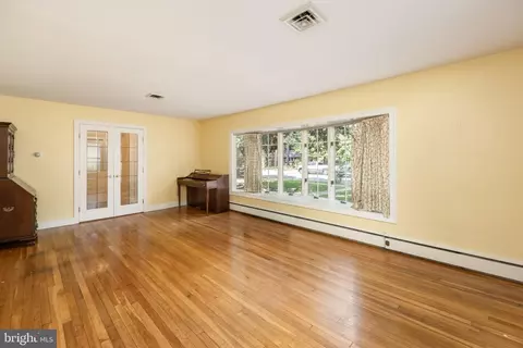 Living - 518 Loblolly Ln, Salisbury, MD 21801 photo 1 of 10