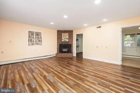 Living - 518 Loblolly Ln, Salisbury, MD 21801 photo 7 of 10