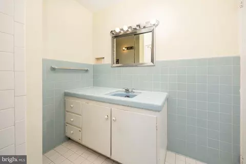 Bath - 518 Loblolly Ln, Salisbury, MD 21801 photo 2 of 6