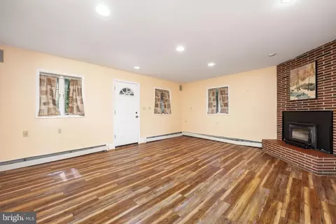 Living - 518 Loblolly Ln, Salisbury, MD 21801 photo 6 of 10