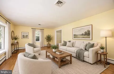 Living - 518 Loblolly Ln, Salisbury, MD 21801 photo 4 of 10