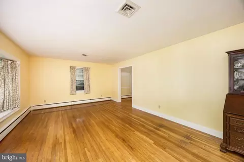 Living - 518 Loblolly Ln, Salisbury, MD 21801 photo 3 of 10