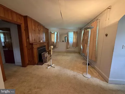 Living - 1000 Powhatan Blvd S, Salisbury, MD 21801 photo 1 of 2