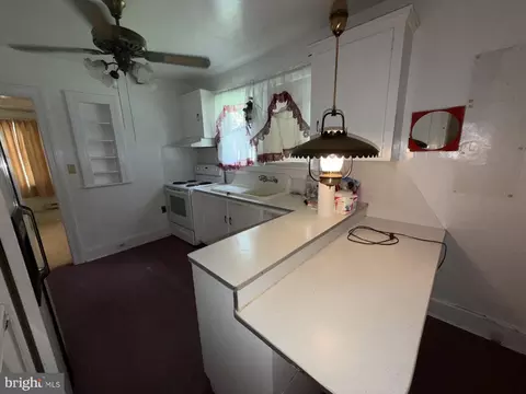 Kitchen - 1000 Powhatan Blvd S, Salisbury, MD 21801 photo 2 of 2