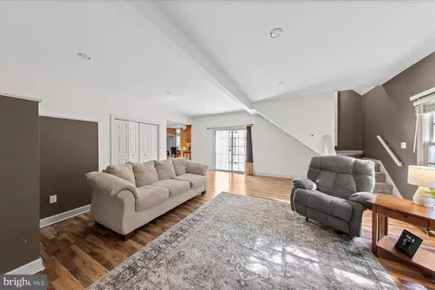 Living - 6050 Gloucester Ct, Salisbury, MD 21801 photo 6 of 6