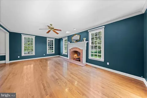 Living - 6050 Gloucester Ct, Salisbury, MD 21801 photo 2 of 6