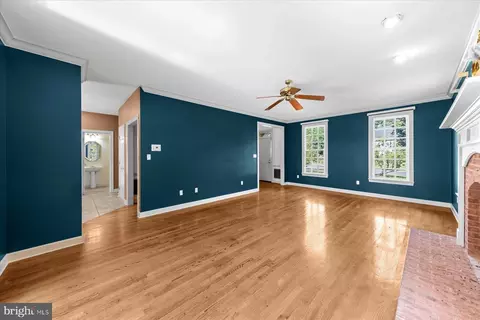 Living - 6050 Gloucester Ct, Salisbury, MD 21801 photo 3 of 6
