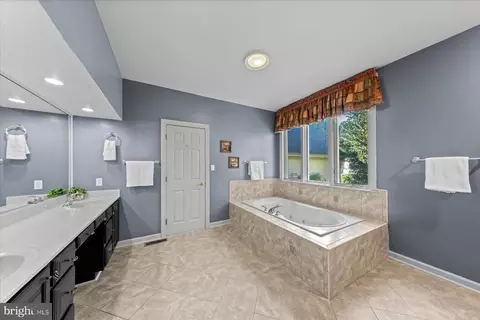 Bath - 6050 Gloucester Ct, Salisbury, MD 21801 photo 1 of 4