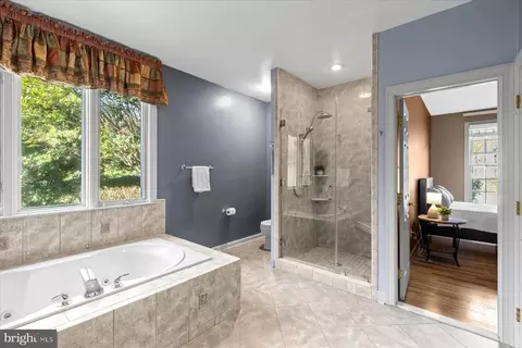 Bath - 6050 Gloucester Ct, Salisbury, MD 21801 photo 3 of 4