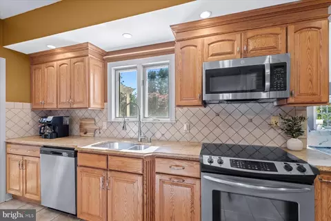 Kitchen - 6050 Gloucester Ct, Salisbury, MD 21801 photo 4 of 4