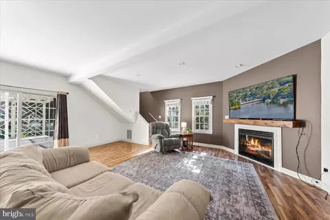 Living - 6050 Gloucester Ct, Salisbury, MD 21801 photo 5 of 6
