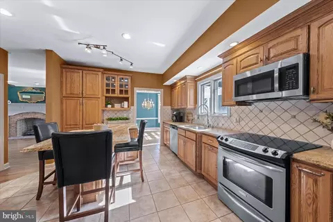 Kitchen - 6050 Gloucester Ct, Salisbury, MD 21801 photo 3 of 4
