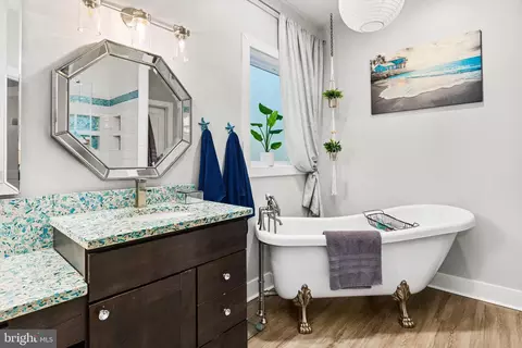 Bath - 28204 Riverside Drive Ext, Salisbury, MD 21801 photo 2 of 4