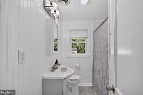 Bath - 611 E Lincoln Ave, Salisbury, MD 21804 photo 1 of 1