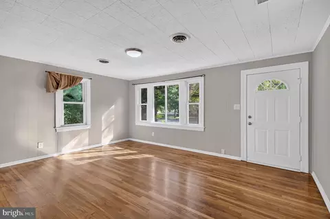 Living - 611 E Lincoln Ave, Salisbury, MD 21804 photo 2 of 2
