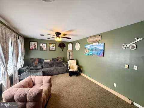 Living - 9 Pine St, Delmar, MD 21875 photo 1 of 1