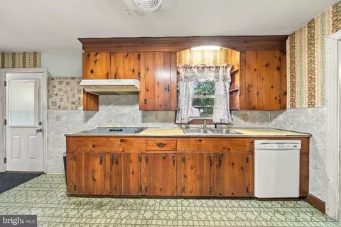 Kitchen - 500 Douglas Rd, Salisbury, MD 21801 photo 2 of 2