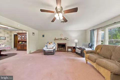 Living - 500 Douglas Rd, Salisbury, MD 21801 photo 2 of 2