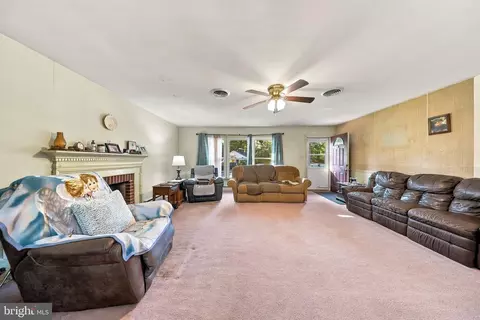 Living - 500 Douglas Rd, Salisbury, MD 21801 photo 1 of 2
