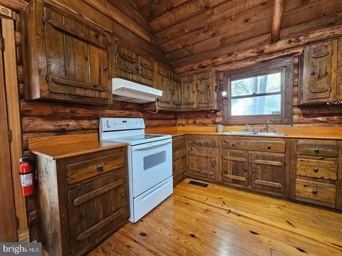 Kitchen - 20403 Chesapeake Dr, Nanticoke, MD 21840 photo 1 of 3