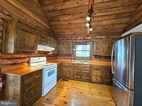 Kitchen - 20403 Chesapeake Dr, Nanticoke, MD 21840 photo 2 of 3