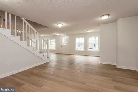 Living - 139 2nd St, Salisbury, MD 21801 photo 2 of 8