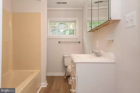 Bath - 139 2nd St, Salisbury, MD 21801 photo 1 of 1