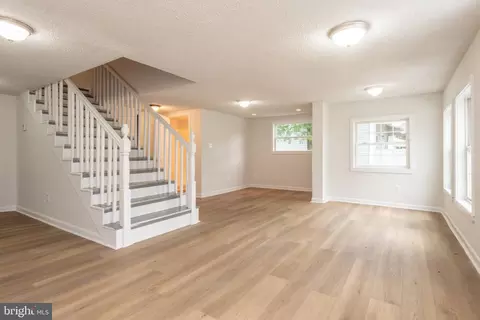 Living - 139 2nd St, Salisbury, MD 21801 photo 5 of 8
