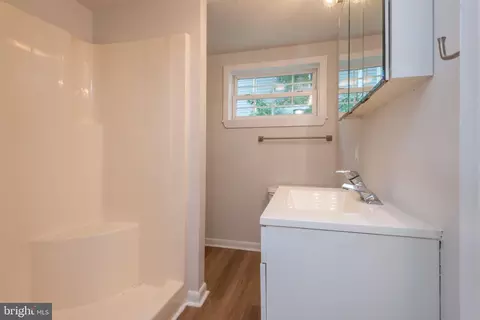 Entry Way - 139 2nd St, Salisbury, MD 21801 photo 2 of 7