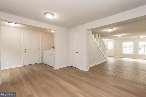 Entry Way - 139 2nd St, Salisbury, MD 21801 photo 5 of 7