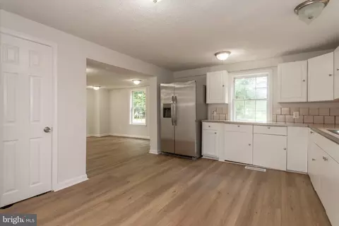Entry Way - 139 2nd St, Salisbury, MD 21801 photo 3 of 7