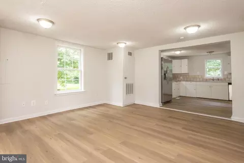 Living - 139 2nd St, Salisbury, MD 21801 photo 8 of 8