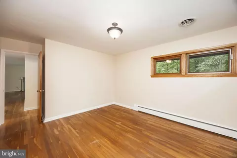 Bedroom - 4910 Cardinal Dr, Salisbury, MD 21804 photo 4 of 7