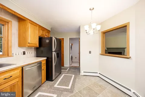 Kitchen - 4910 Cardinal Dr, Salisbury, MD 21804 photo 4 of 5