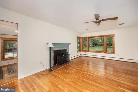 Living - 4910 Cardinal Dr, Salisbury, MD 21804 photo 1 of 4