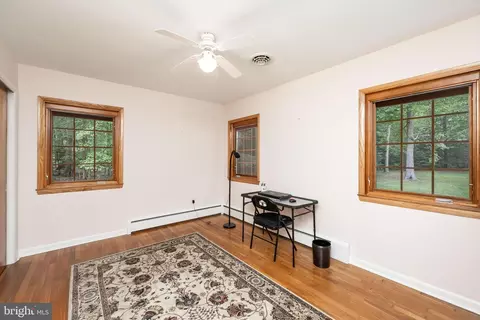 Bedroom - 4910 Cardinal Dr, Salisbury, MD 21804 photo 5 of 7