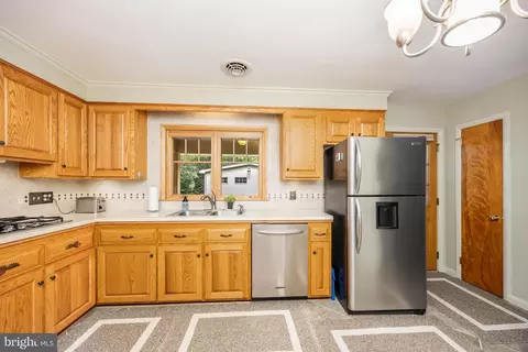 Kitchen - 4910 Cardinal Dr, Salisbury, MD 21804 photo 3 of 5