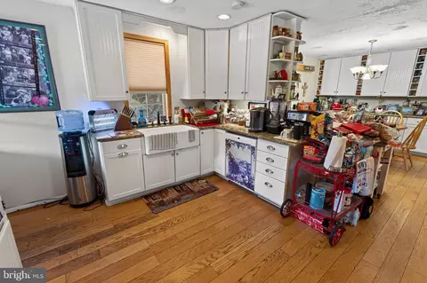 Kitchen - 33350 Wango Rd, Salisbury, MD 21804 photo 3 of 5