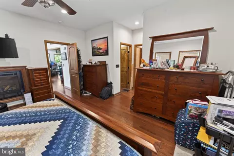 Bedroom - 33350 Wango Rd, Salisbury, MD 21804 photo 3 of 7
