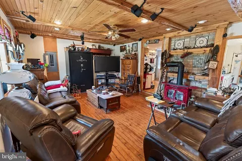Living - 33350 Wango Rd, Salisbury, MD 21804 photo 5 of 5