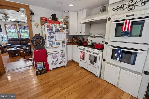 Kitchen - 33350 Wango Rd, Salisbury, MD 21804 photo 4 of 5
