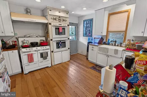 Kitchen - 33350 Wango Rd, Salisbury, MD 21804 photo 2 of 5