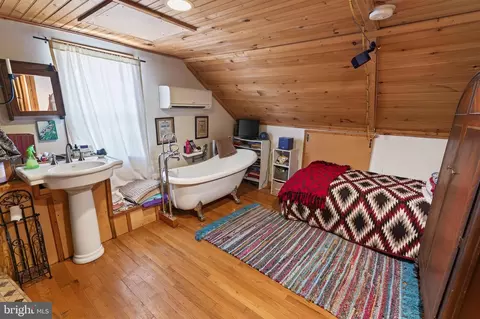 Bedroom - 33350 Wango Rd, Salisbury, MD 21804 photo 4 of 7