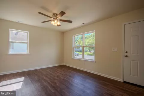 Living - 605 Jackson St, Salisbury, MD 21804 photo 2 of 3