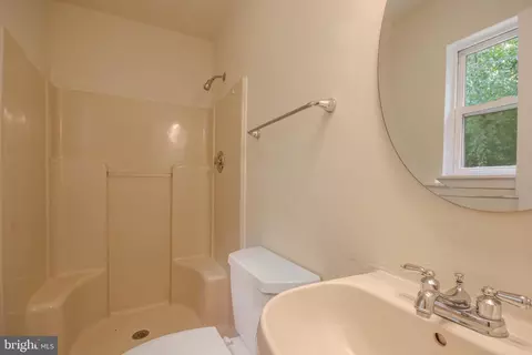 Bath - 605 Jackson St, Salisbury, MD 21804 photo 1 of 1