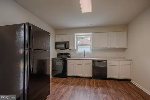 Entry Way - 605 Jackson St, Salisbury, MD 21804 photo 1 of 2