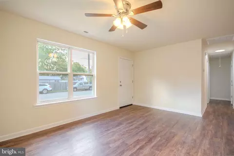 Living - 605 Jackson St, Salisbury, MD 21804 photo 3 of 3